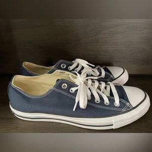 Converse Chuck Taylor All Star | men’s 9, navy